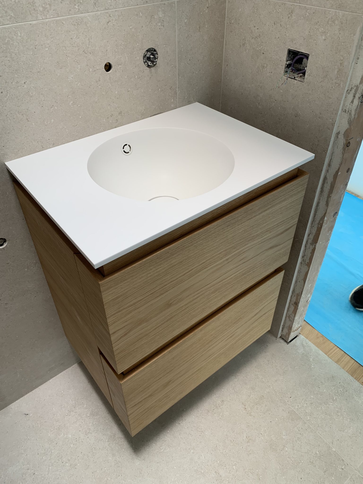 Mayo 2021: Baños, mueble en cocina y domótica… y la luz sin llegar